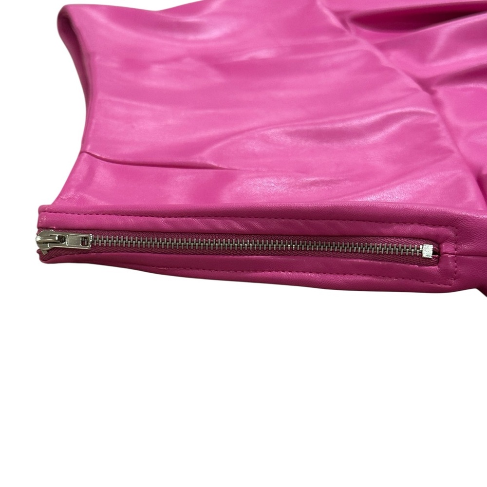 entro. Hot Pink Faux Leather Flared Skirt/ Skort (M) w/ side zipper. - Picture 6 of 6